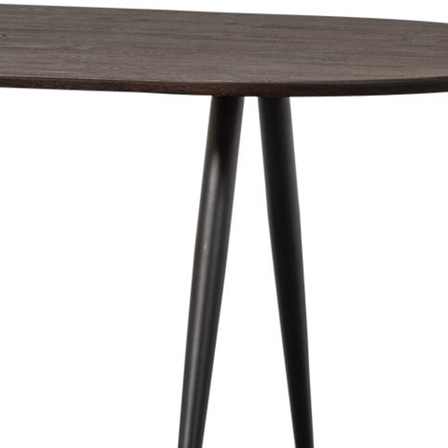 Harmónia tvarov – konické línie ladia s mäkkými krivkami dosky a vytvárajú harmonický priestor