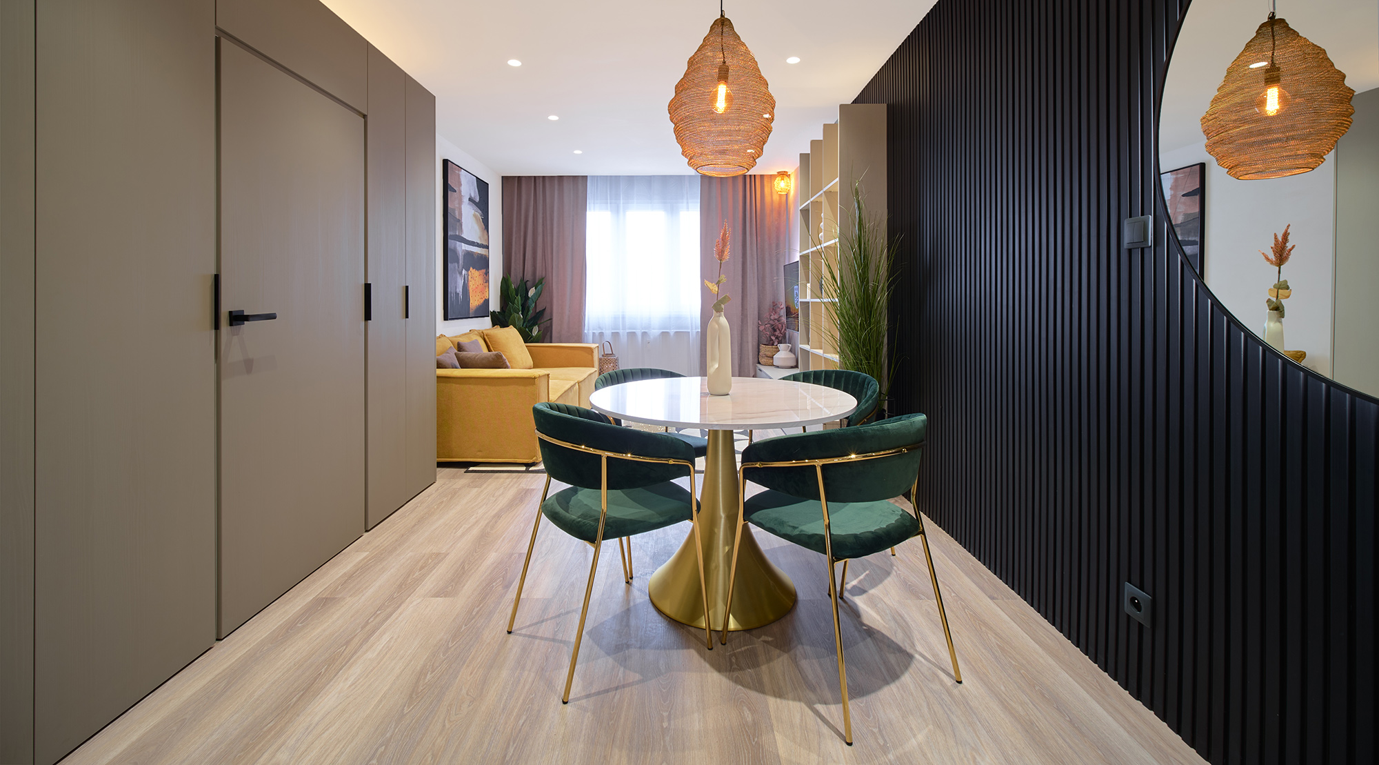 Štýlový dizajnový apartmán plný farieb v eklektickom štýle