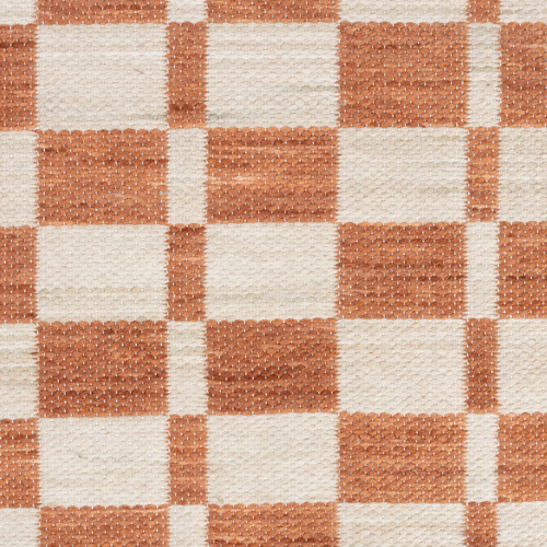 Podmanivý koberec spájajúci nadčasovú eleganciu s károvaným vzorom