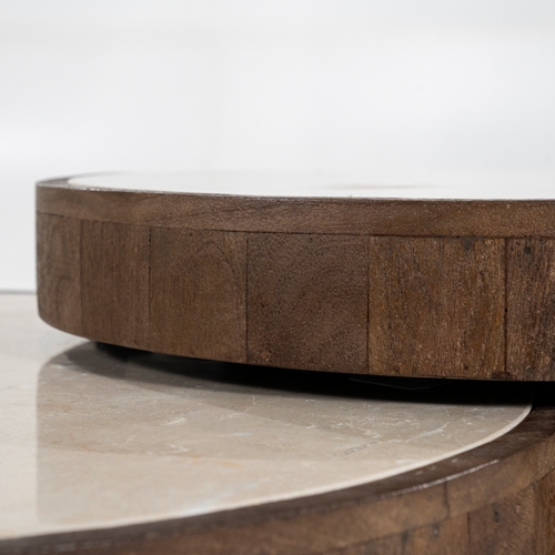 Dva stolíky rôznych veľkostí možno používať spoločne alebo samostatne podľa potreby