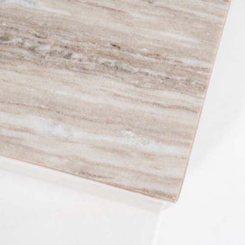 Vrchná doska z pravého mramoru s jedinečnou kresbou robí každý kus unikátnym