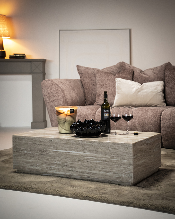 Eleonora Vince konferenčný stolík