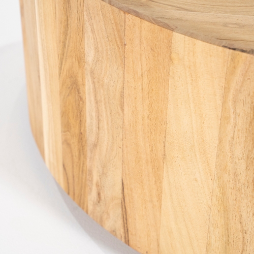 Jednoduchosť a prirodzenosť robia zo stolíka nadčasový doplnok