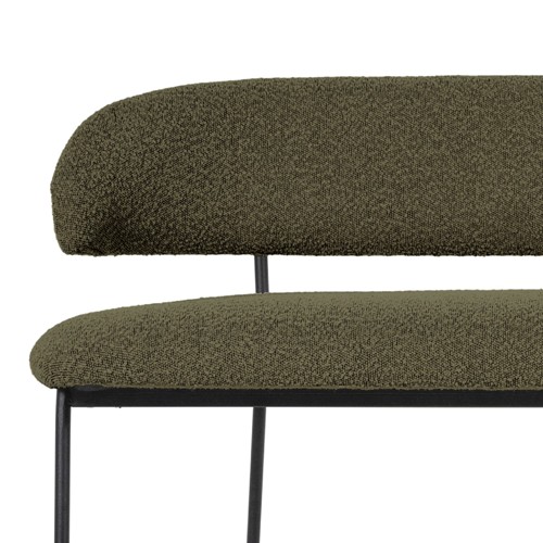 Mäkké polstrovanie a ergonomické proporcie poskytujú komfort aj pri dlhom stolovaní