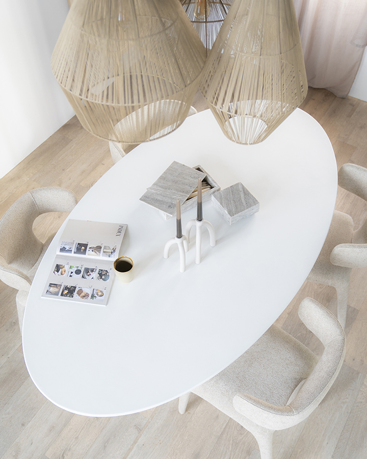 Eleonora Elin jedálenský stôl