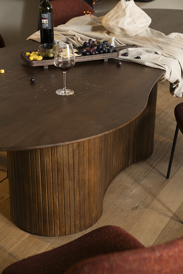 Eleonora Jordy jedálenský stôl 4