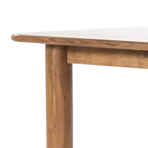 Výrazná silueta – stôl ako architektonický prvok interiéru