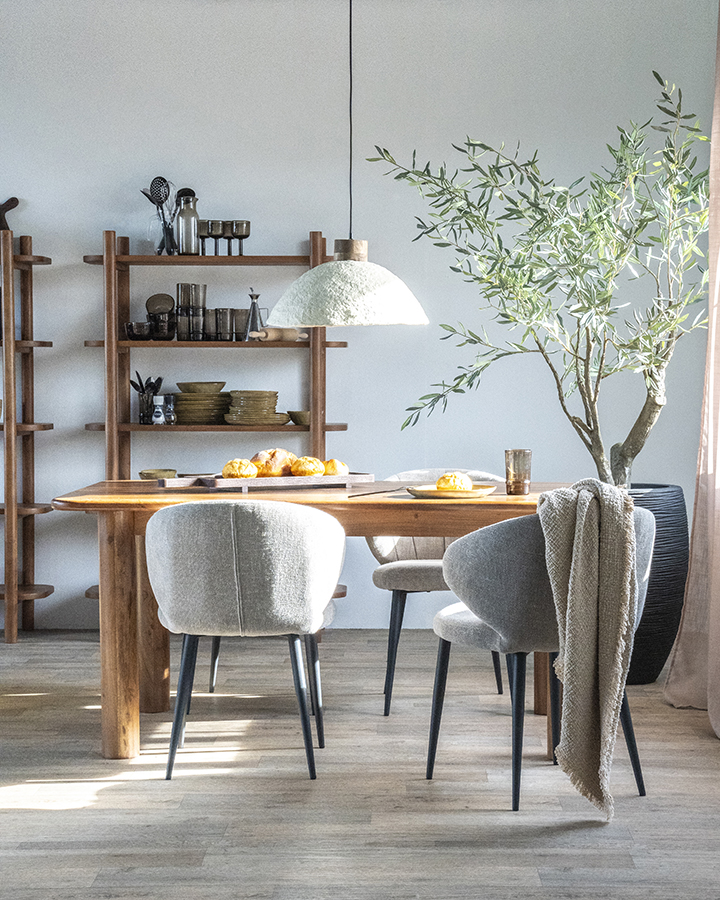 Eleonora Julian jedálenský stôl 3