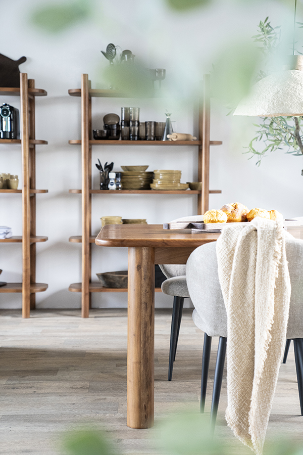 Eleonora Julian jedálenský stôl 7