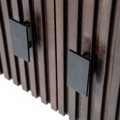 Uzatvárateľné dvierka pre skrytie techniky