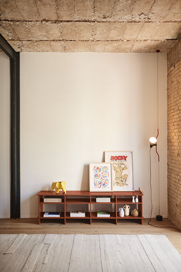 Teulat Inari drevená skrinka pod TV 12