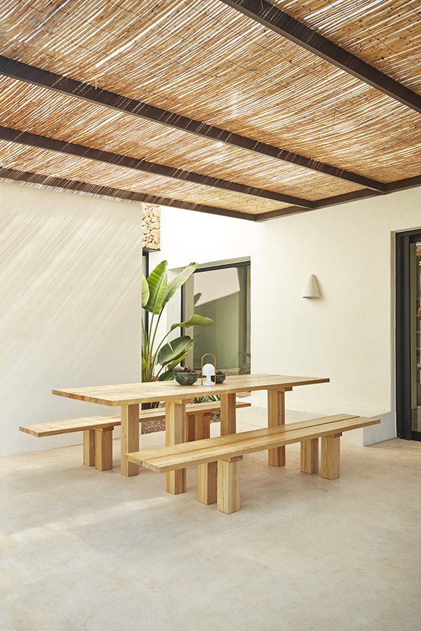 Teulat Banda drevený odkladací stolík 4