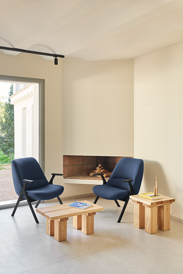 Teulat Banda drevený odkladací stolík 11