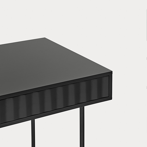 Elegantný detail – čelá zásuviek s jemným reliéfom dodávajú stolu originálny charakter