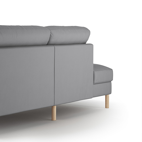 Vyvýšená na zaoblených nohách z prírodného dreva, čím vytvára efekt vznášania sa