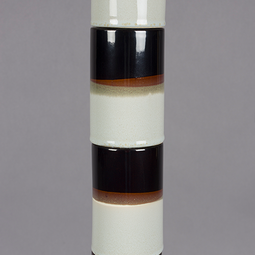 Farba keramiky sa môže líšiť v dôsledku ručnej výroby