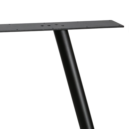 Horná časť má viac otvorov na skrutky