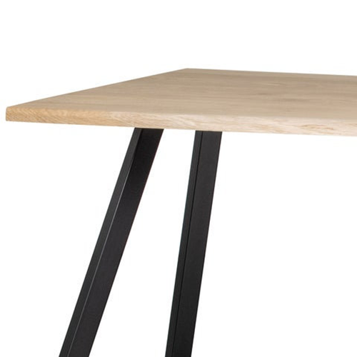 Štvorcový profil poskytuje vysokú stabilitu a nosnosť, vhodný aj pre ťažšie dosky