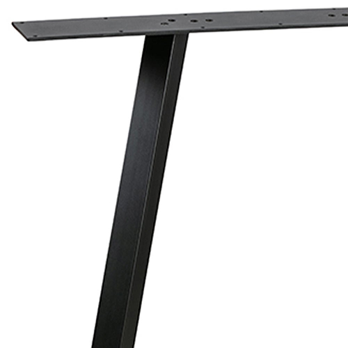 Rovné línie a hranatý tvar zapadnú do industriálneho aj moderného interiéru