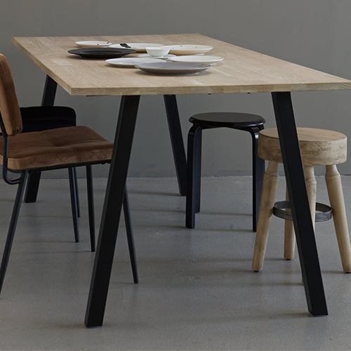 Štvorcový profil poskytuje vysokú stabilitu a nosnosť, vhodný aj pre ťažšie dosky