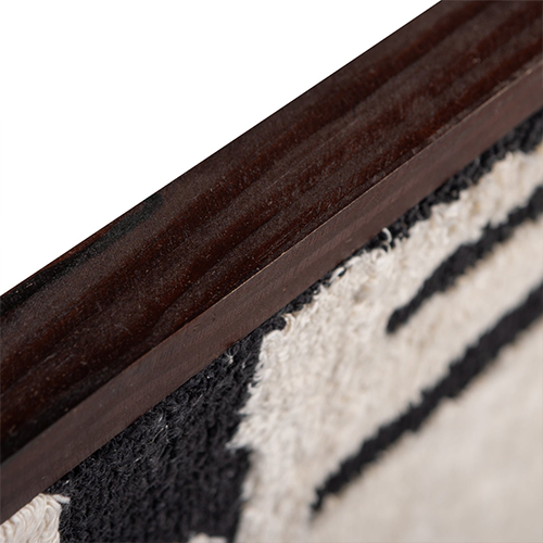 Drevený rám je súčasťou balenia