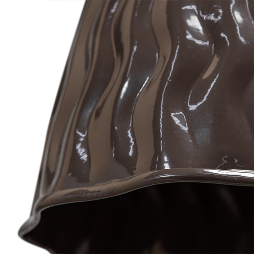 Umožňuje flexibilné zavesenie nad stôl, kuchynský ostrov alebo do voľného priestoru