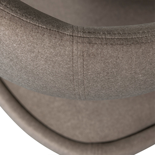 Sedák s penovou výplňou zabezpečuje komfort aj pri dlhšom sedení