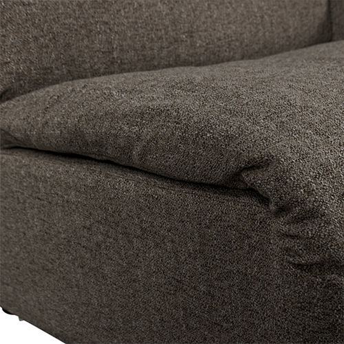 Poťah s hmatovo bohatou štruktúrou, ktorá dodáva pohovke prémiový charakter