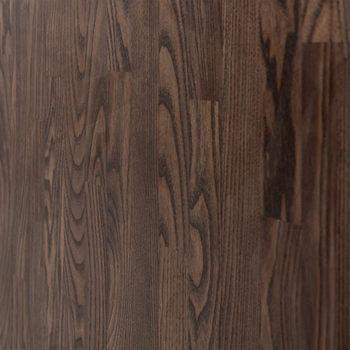 Vyrobená z odolného dreva, ktoré zaručuje dlhú životnosť