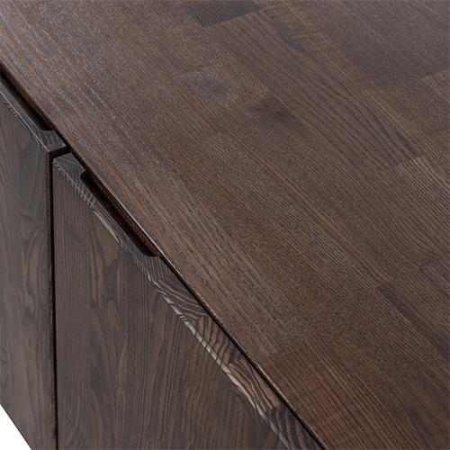 Hladký povrch sa ľahko čistí a odoláva poškriabaniu