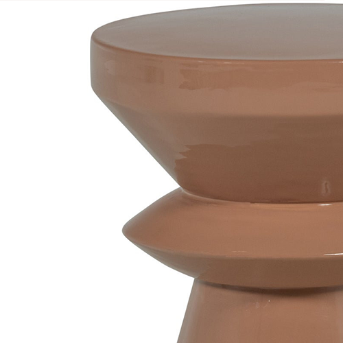 Flexibilný spoločník – stolík, ktorý sa prispôsobí vašim potrebám – pri pohovke, posteli alebo v chodbe