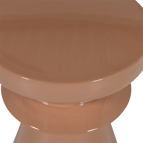 Pevná kovová konštrukcia – robustná a odolná, zároveň štíhla a vizuálne ľahká