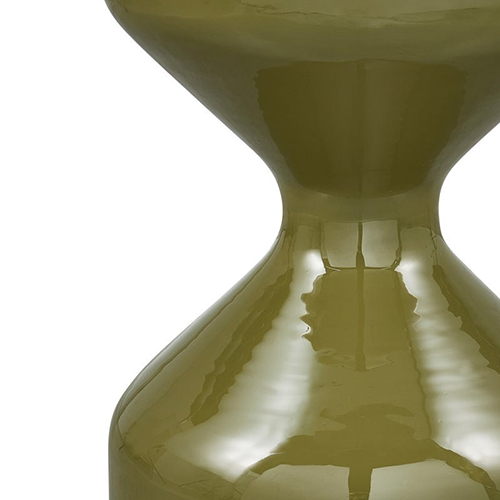 Vzdušná, štíhla silueta – elegancia, ktorá nezahltí priestor, ale ho zdôrazní