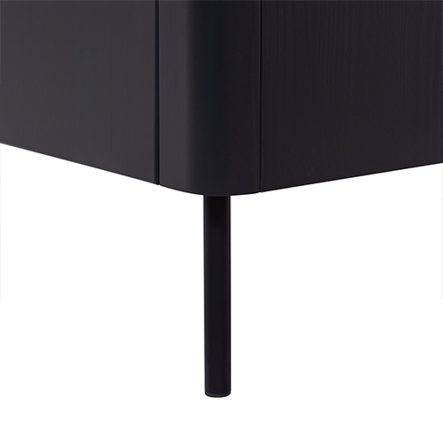 Široká elegantná platforma – stabilita, pripravená niesť techniku aj dizajnové dekorácie