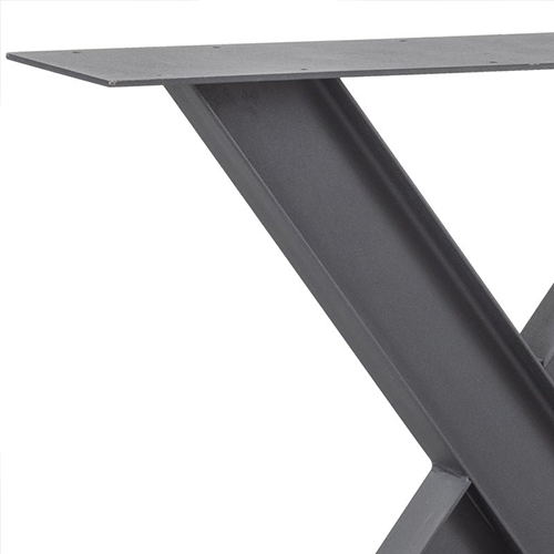 Minimalistický a výrazný dizajn, ktorý dodáva priestoru surový a moderný nádych