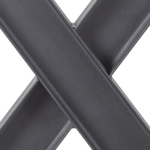 Odvážny X‑tvar – križujúce sa kovové nohy vytvárajú moderný a robustný vzhľad