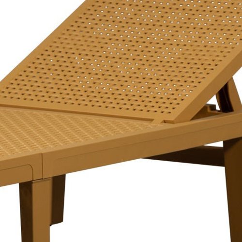 Hnedé odtiene zapadnú do záhrady bez toho, aby ju prerušili