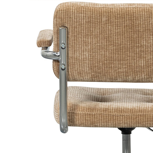 Minimalistická elegancia – čisté línie a neutrálna farba dopĺňajú každý pracovný kút s noblesou