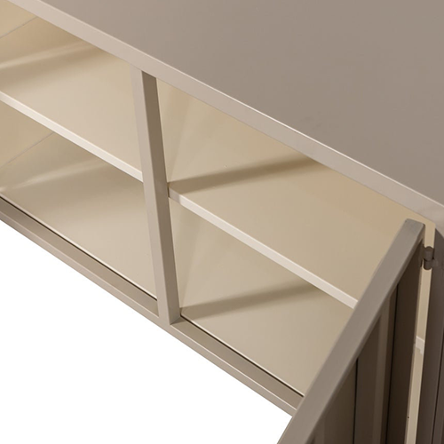 Stabilný základ – pevná kovová konštrukcia zabezpečuje spoľahlivé uloženie televízora