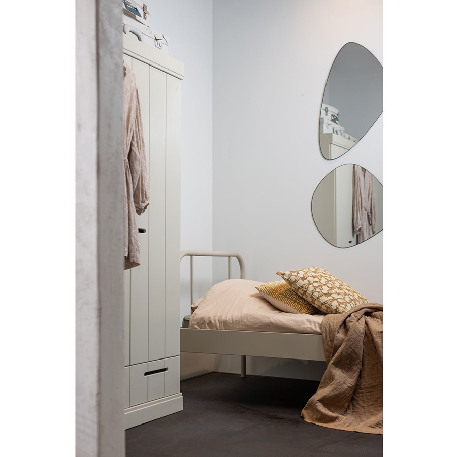 Woood Mata kovová posteľ