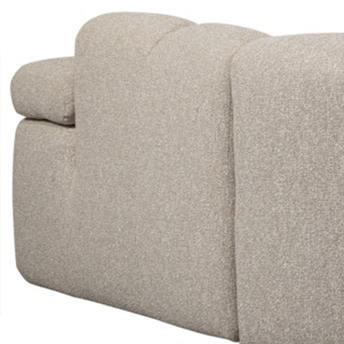 Elegantné detaily – vertikálne prešívanie a sofistikované línie pridávajú vizuálnu exkluzivitu