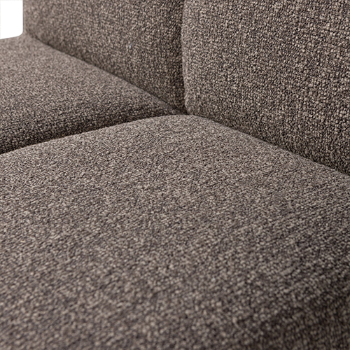 Kompaktná šírka 84 cm – ideálna k jedálenskému stolu aj do menších priestorov bez straty pohodlia