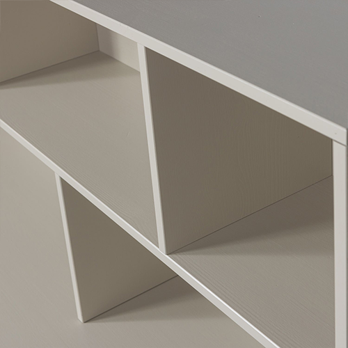 Rozšírenie s charakterom – doplnková skrinka, ktorá plynulo nadväzuje na kolekciu Gravure a zároveň stojí za pozornosť