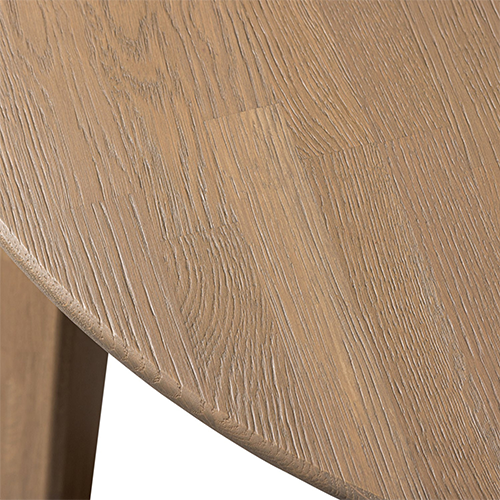 Mäkký tvar bez ostrých hrán vytvára prirodzený priestor pre stretnutia