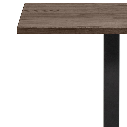 Jemný tón dodáva stolu nadčasový a sofistikovaný vzhľad