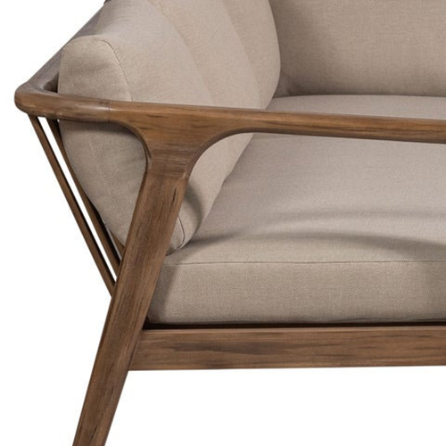 Hrubé sedacie a opierkové vankúše v pieskovej farbe pre maximálny komfort