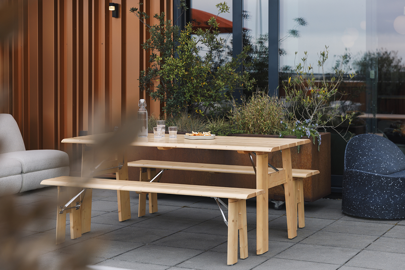 Zuiver Avenue rozkladacia záhradná lavička 9