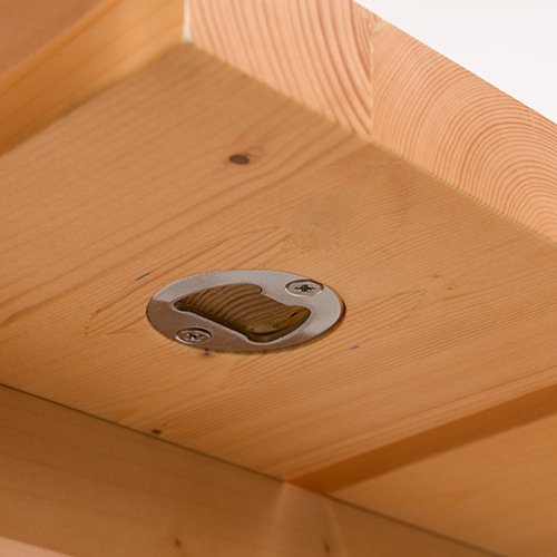 Integrovaný otvárač na fľaše