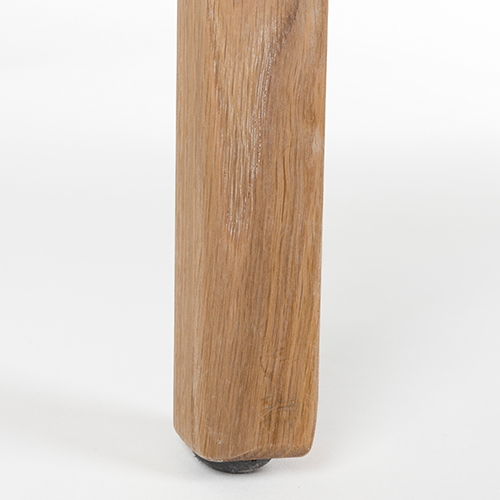 Stabilné nohy z masívneho dreva