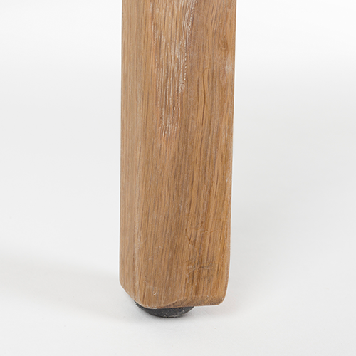 Stabilné nohy z masívneho dreva